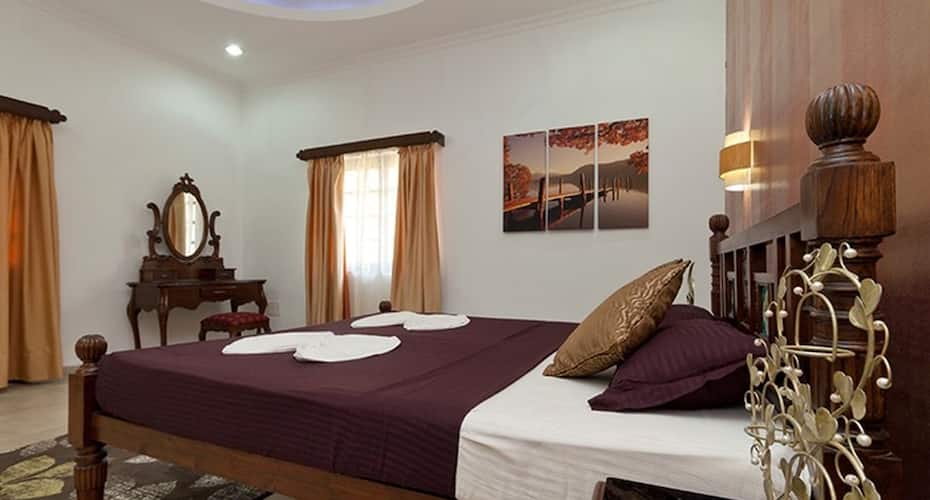 7 BHK villa 2 min walk to Calangute beach with private swimming pool, Goa 3