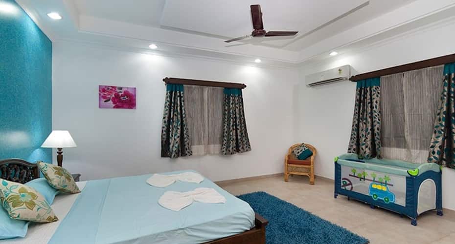 7 BHK villa 2 min walk to Calangute beach with private swimming pool, Goa 5