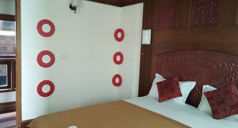 Carnival House Boat 2 Bed, Alleppey 3