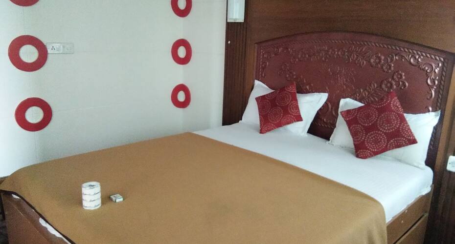 Carnival House Boat 2 Bed, Alleppey 4