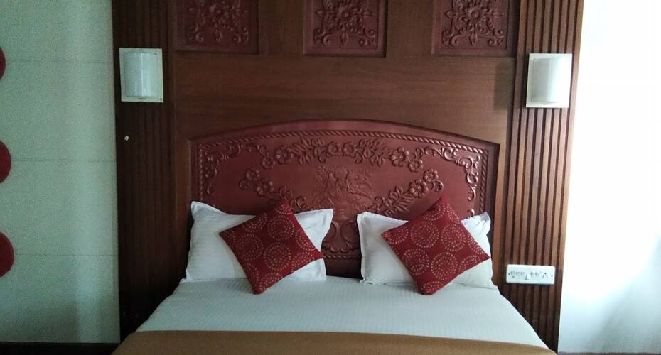 Carnival House Boat 2 Bed, Alleppey 5
