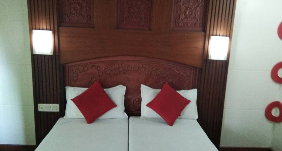 Carnival House Boat 3 Bed, Alleppey 3