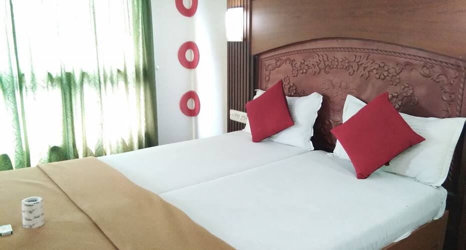 Carnival House Boat 3 Bed, Alleppey 5