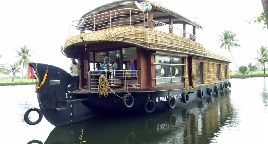 Kerala Tours 2 Bed, Alleppey 1
