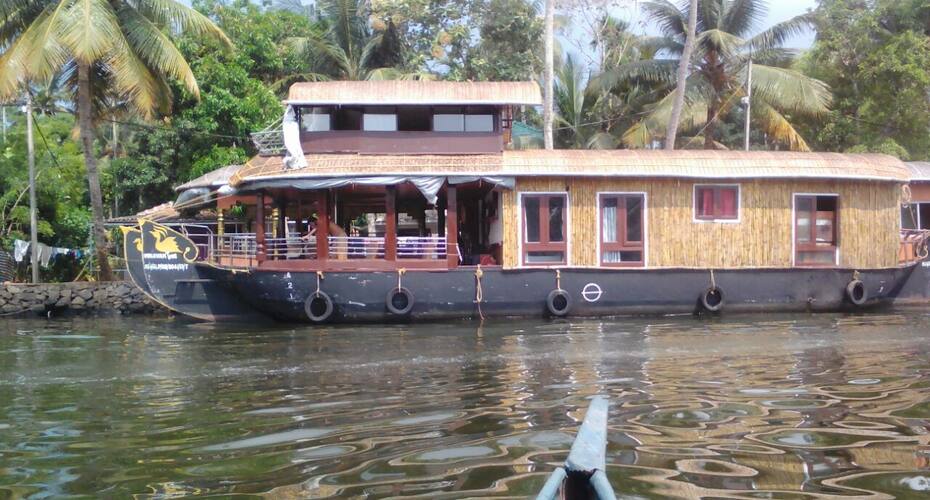 Kerala Tours 2 Bed, Alleppey 2