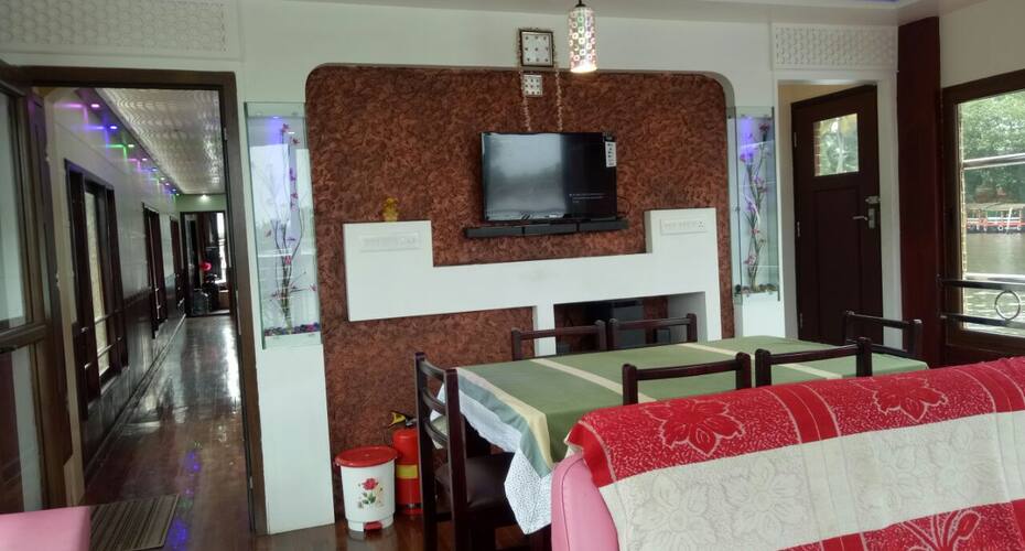 Kerala Tours 2 Bed, Alleppey 3