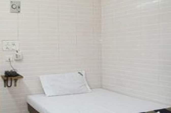 Hotel Dwarakamayi, Tirupati 3