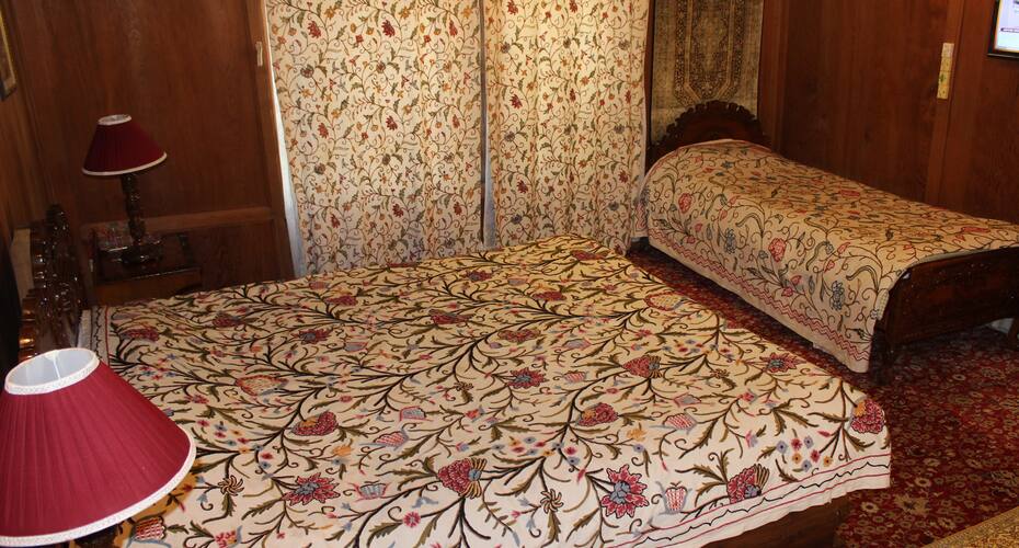 Wangnoo Worth Houseboats, Srinagar 5