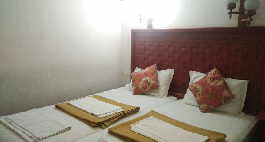 Kerala Tour Holidays Deluxe Room, Alleppey 5