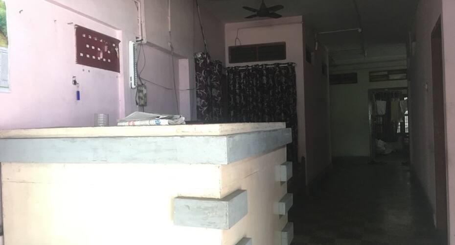 Metro Palace Tourist Home, Kochi 3
