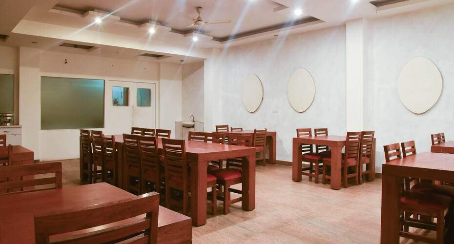 Hotel City Heights, New Delhi 2