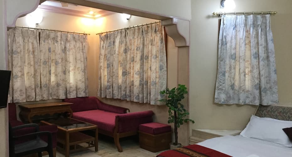 Maple Tree Service Apartments, Bodakdev Rajpath Club Bungalow, Ahmedabad 5