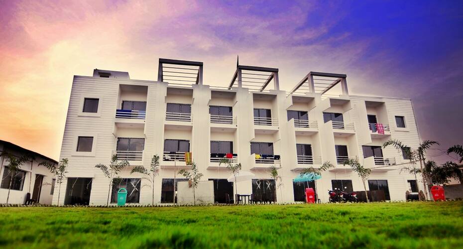 La Macaw Resort, Tajpur 2