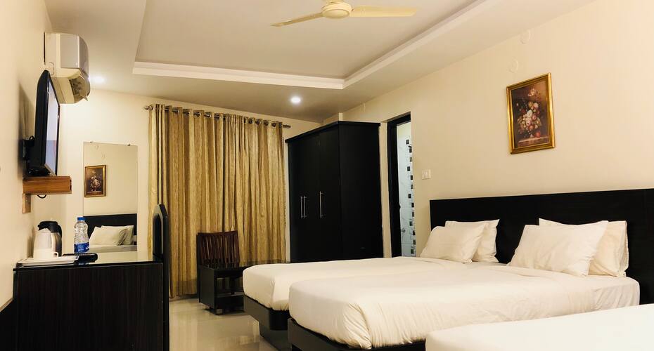 The Royal Oak Luxury Hotel, Murudeshwar 1