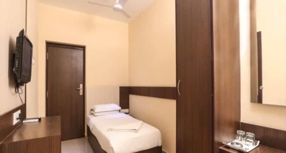 Hotel Tiruchendur Mani Iyer, Palani 5
