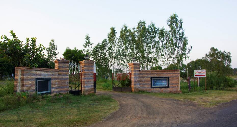 V Resorts Vrindavan Gopala Bhedaghat Napier Town Hotel Booking Hotels In Jabalpur Bigbreaks Com Besides visiting the tourist attractions, you can enjoy cable car rides and boat rides at bhedaghat. v resorts vrindavan gopala bhedaghat