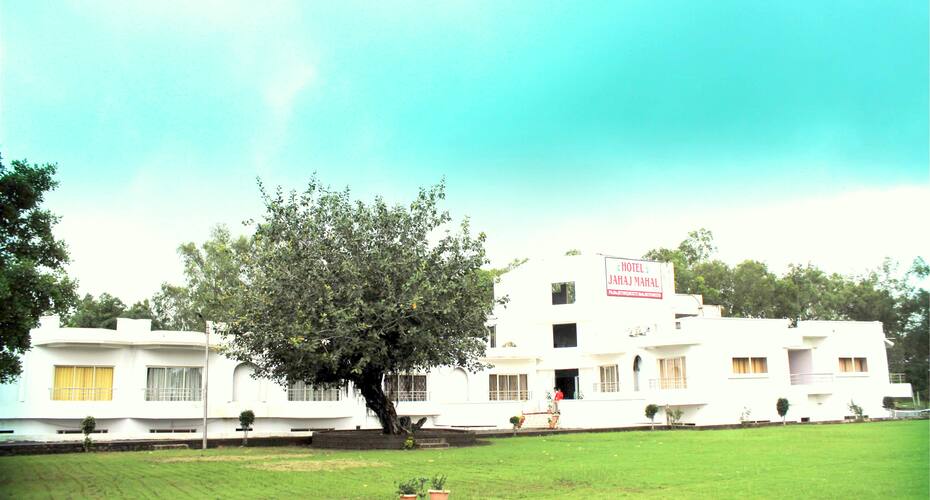 JAHAJ MAHAL HOTEL PVT. LTD., Mandu 2