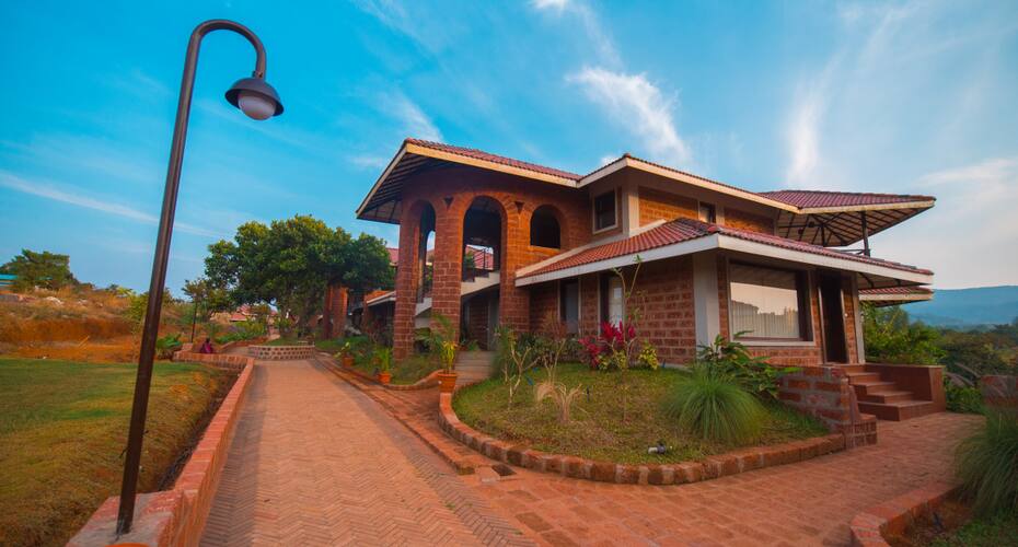 Kyriad Prestige Riverside Amba Ghat by OTHPL, Kolhapur 1