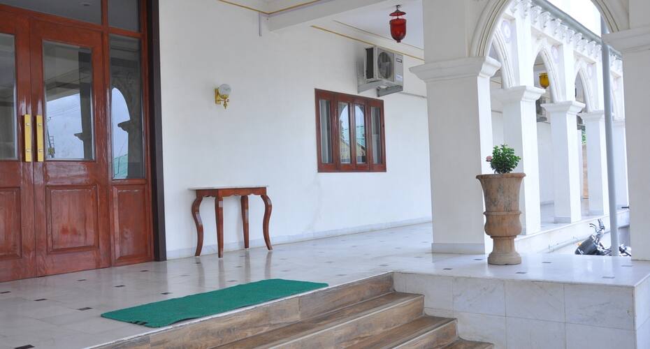 Hotel Sunshine Palace, Rajkot 3