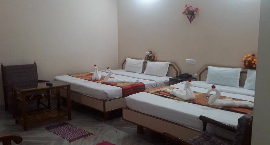 Hotel Saravana Grand, Valparai 5