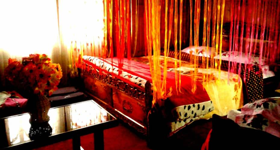 Persian Palace Houseboats, Srinagar 4