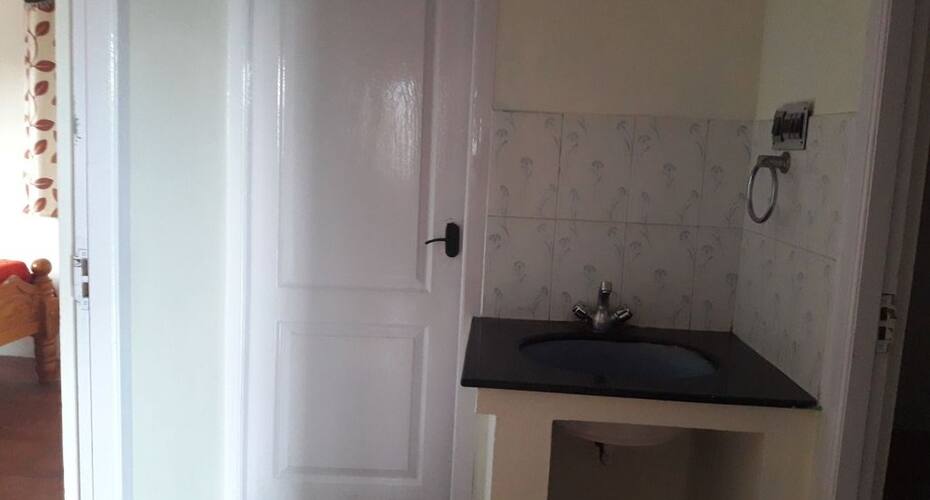 N G Tourist Home, Munnar 3