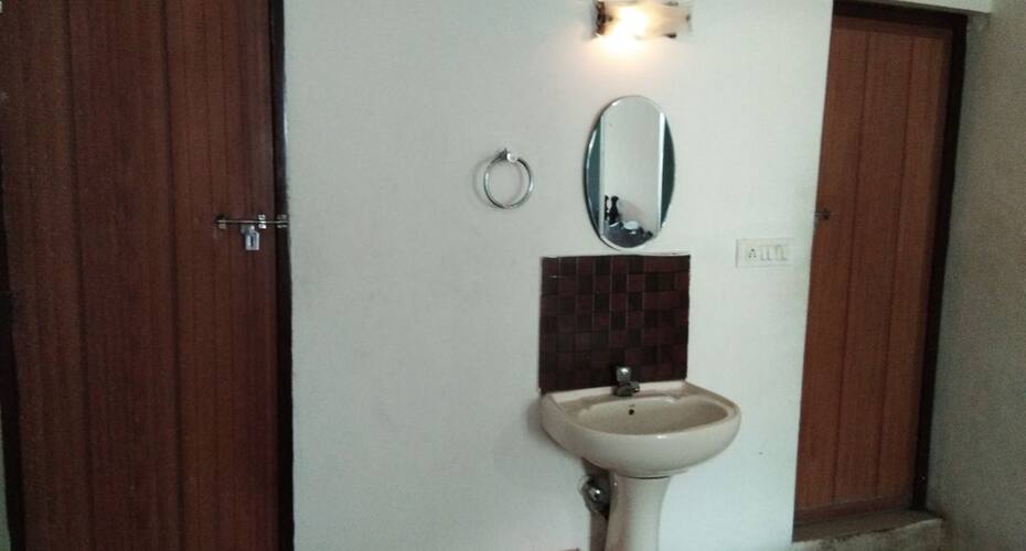 Moorthi Holiday Inn, Munnar 5