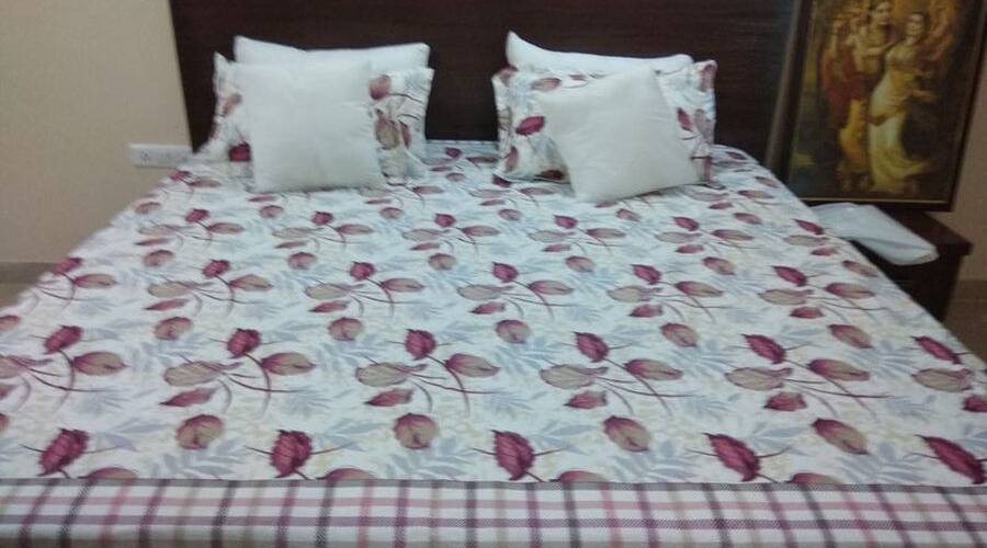 Humtum Holiday, Mathura 3