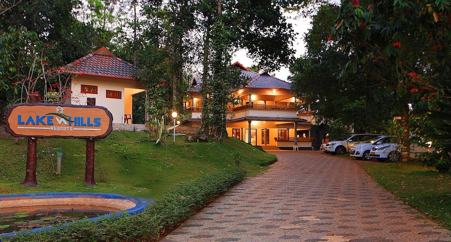 Lake N Hills Hotel
