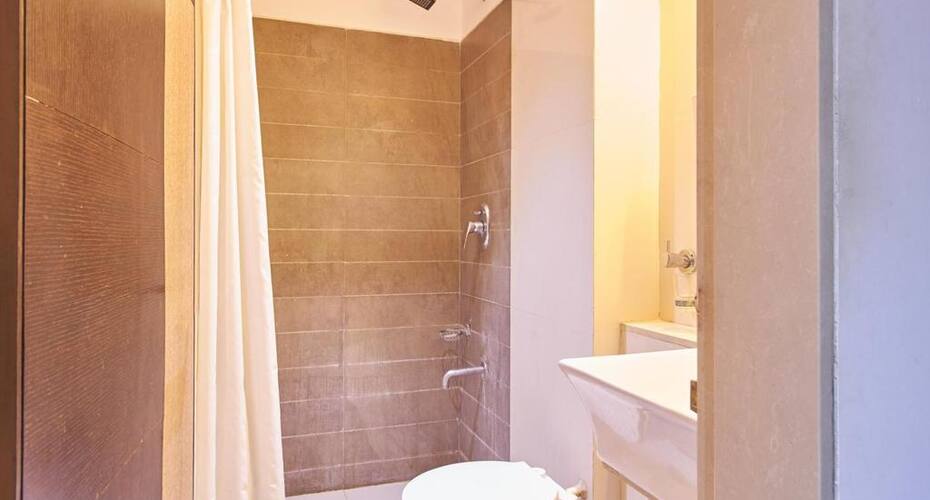 Hotel Corporate Residency, Ahmedabad 4