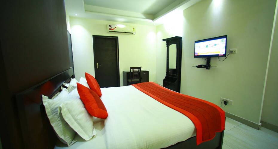 Sparklin Suites, Gurgaon 2