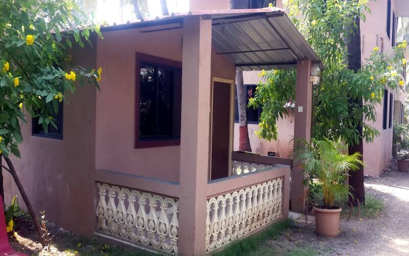 Pearline Beach Cottages and villas, Dahanu 3