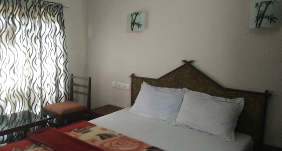 Kerala Tour Holidays Cruiser House Boat, Alleppey 2
