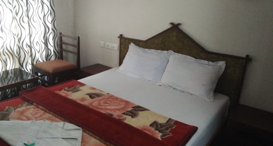 Kerala Tour Holidays Cruiser House Boat, Alleppey 5