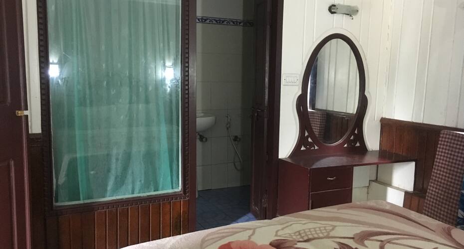 Basalel House Boat, Alleppey 4