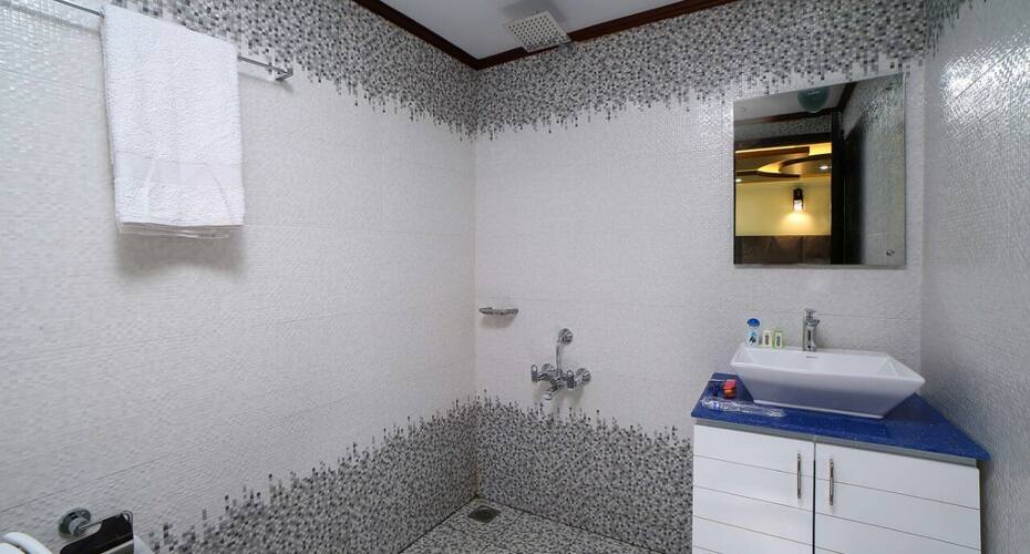 Smart Meghavarsham Platinum House Boat, Alleppey 4