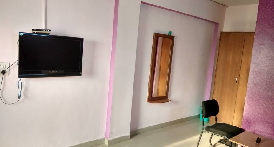 Shravanthi Deluxe Rooms, Bangalore 2