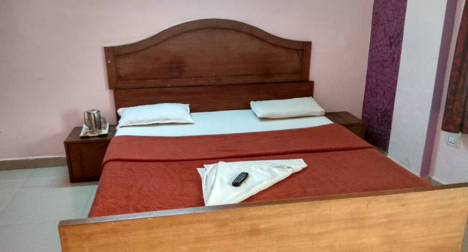 Shravanthi Deluxe Rooms, Bangalore 5