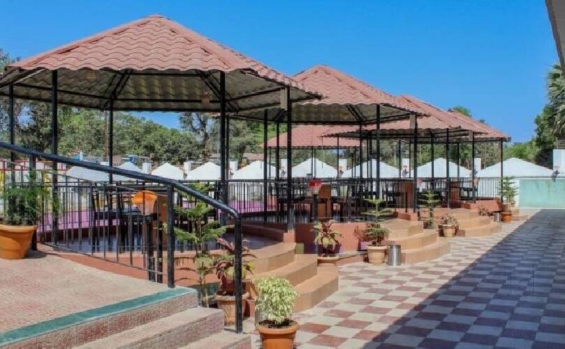 Hotel Pinnk Lake Resort, Dahanu 2