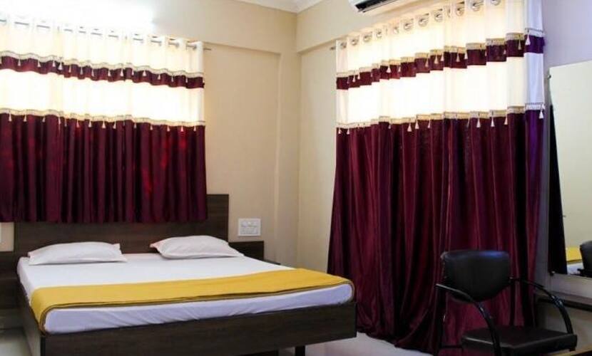 Hotel Pinnk Lake Resort, Dahanu 3