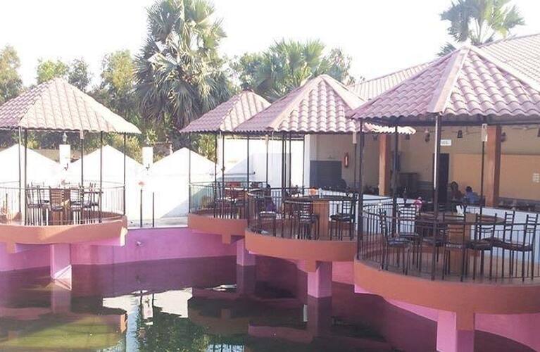 Hotel Pinnk Lake Resort, Dahanu 4