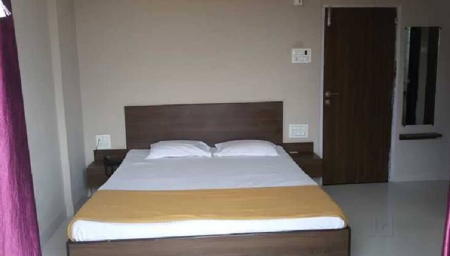 Hotel Pinnk Lake Resort, Dahanu 5