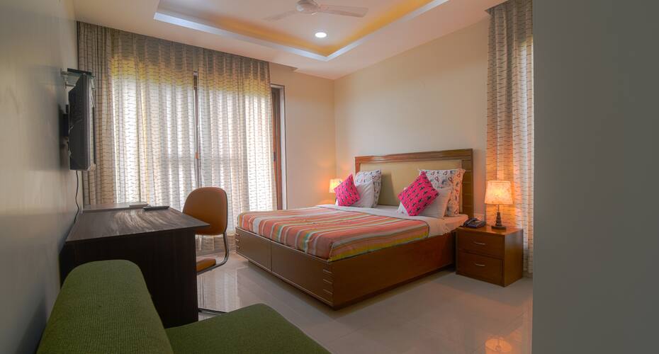Perch Grove Golf Course Road, Gurgaon 5