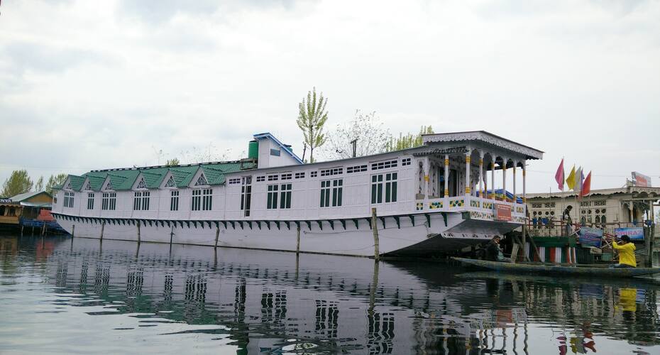 Shiraz Houseboat, Srinagar 1