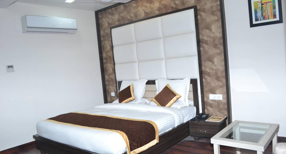 Golden Laurel Inn, Deoria 4