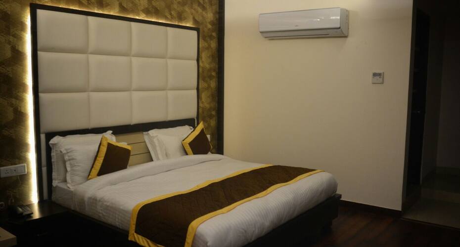 Golden Laurel Inn, Deoria 3