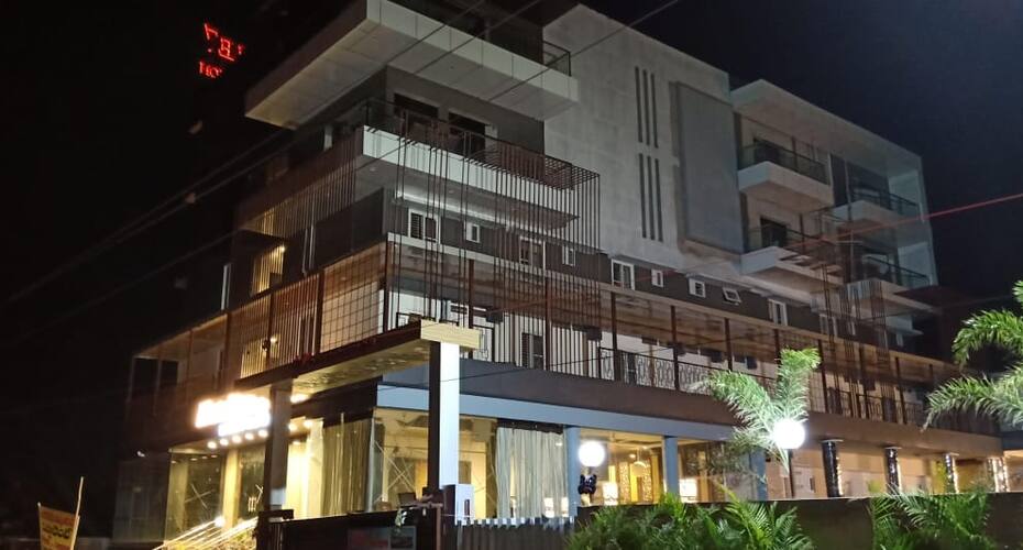 IROOMZ Sri 7 Inn, Anantapur 2