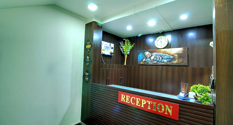 Staayz Premium DLF Phase III, Gurgaon 3