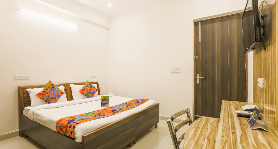 FabHotel Star Guest House Sector 38, Gurgaon 2