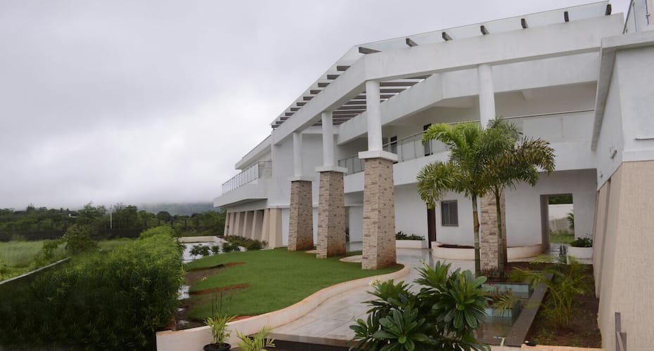 Miz Column 6BHK Villa With Pool and Party Hall, Lonavala 2